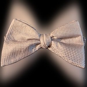 Adjustable Bow-tie